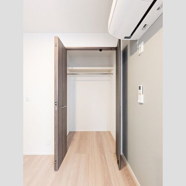 グラナーデ西新井栄町202号室 収納