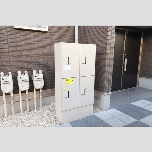 アゼリア松戸205号室 宅配ボックス