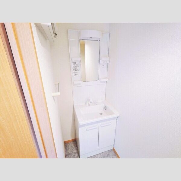 サンモールエイト 洗髪洗面化粧台