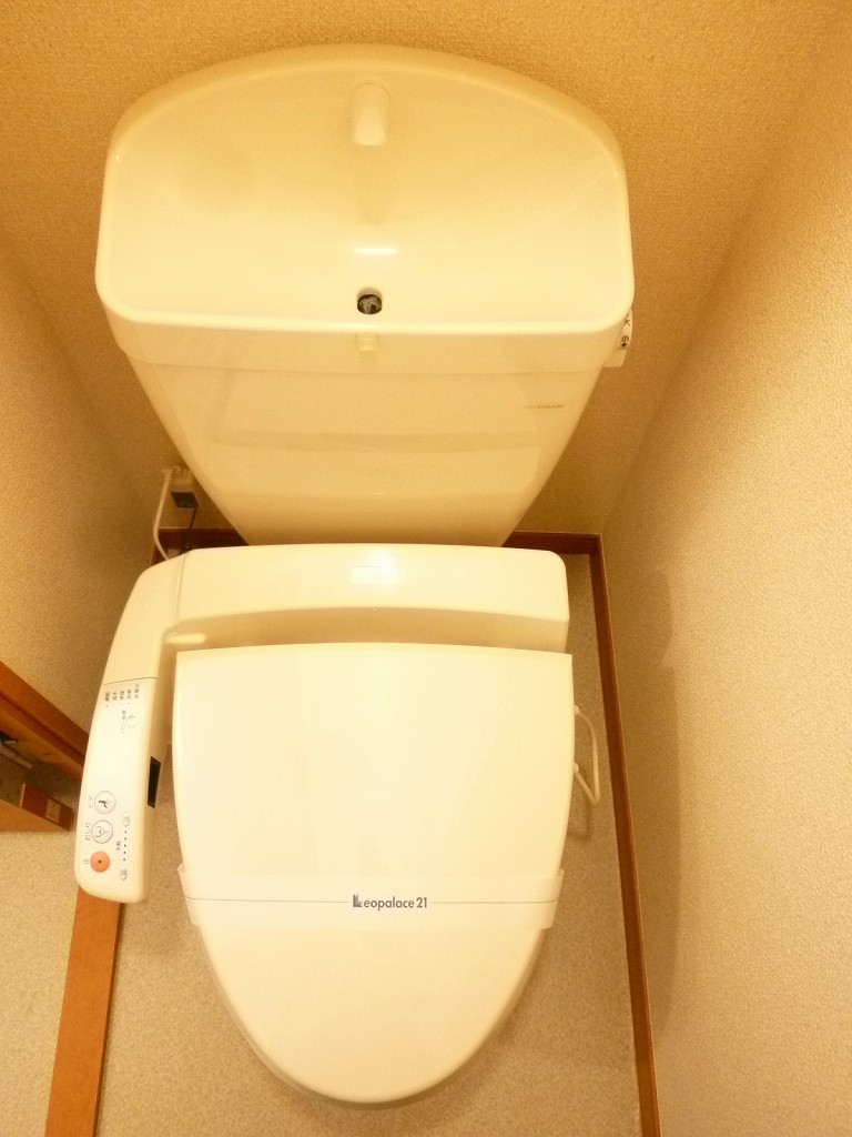 レオパレス小見川104号室 温水便座付き