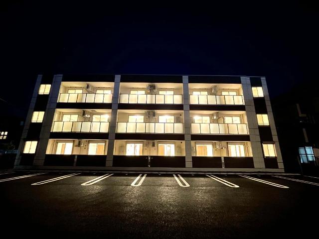 Ｓｏｃｉａｌ Ｍａｎｓｉｏｎ ＥｎｏｍｏｔｏⅡ 外観写真（夜）