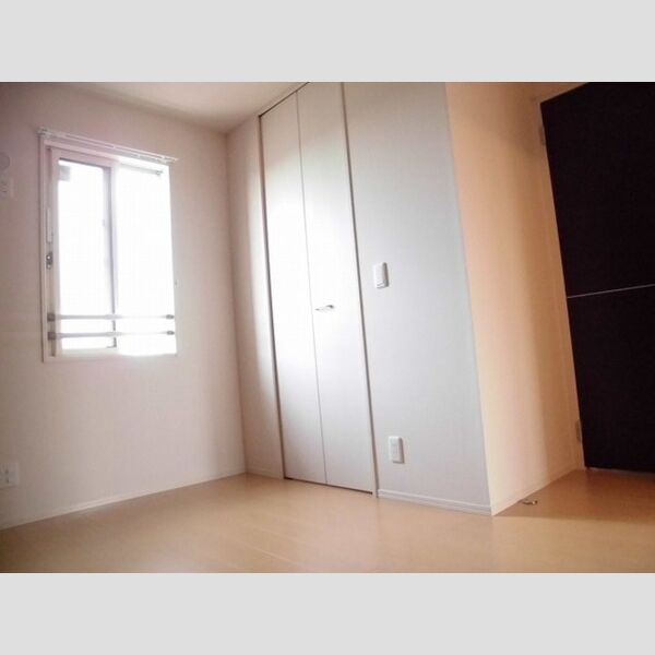 プリムヴェール　十八番館301号室 洋室