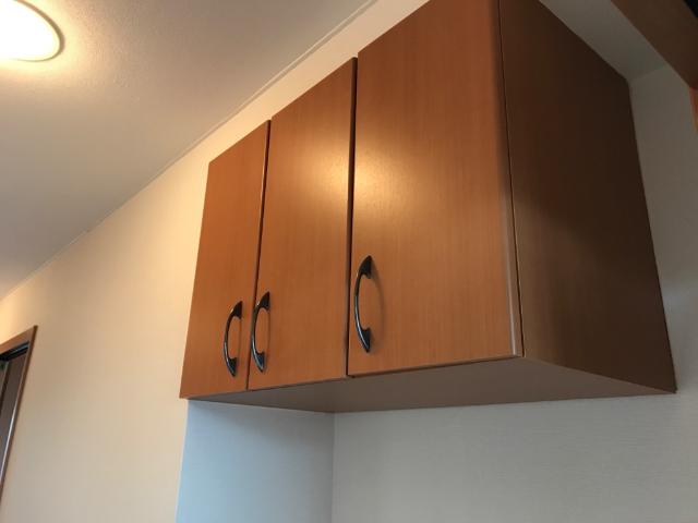 Ｊ．Ｓガーデン305号室 玄関吊り戸棚