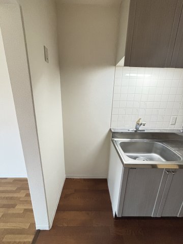 エミネンス和晃Ｂ棟 明るい色調の室内です