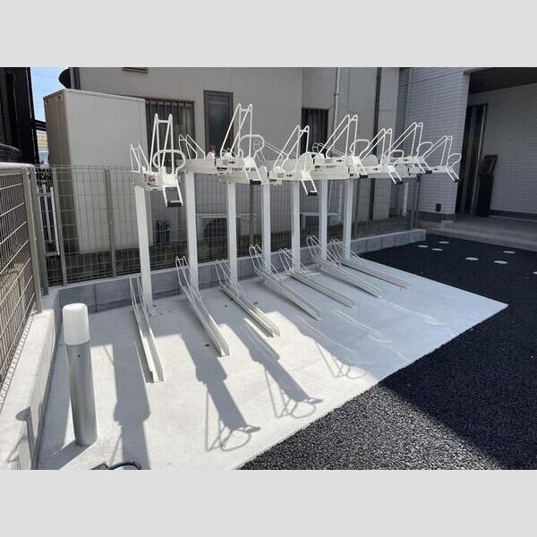 グラナーデ加賀 世帯2台　(1LDK)　世帯3台(2LDK)