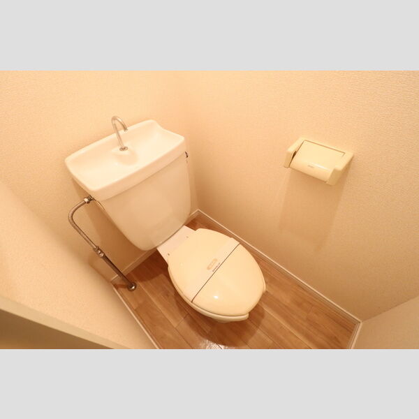 ファーストヴューラ　八番館 トイレ