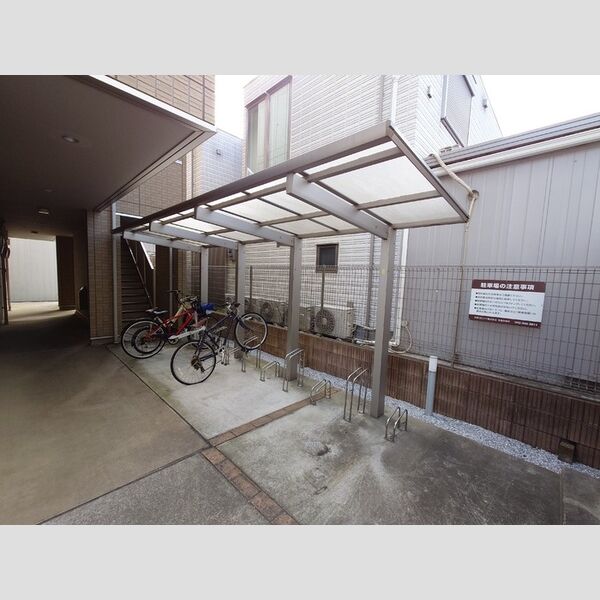 プランドール・アデン202号室 駐輪場