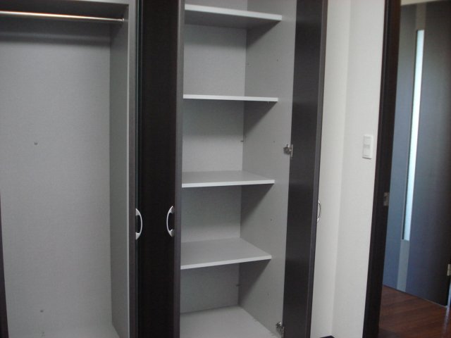 コンフォートレジデンス103号室 洋室　収納棚