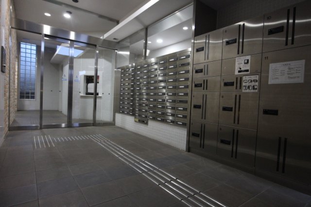 プライムアーバン久米川1103号室 １階集合ポスト　宅配ボックス完備