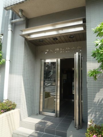 ベスト伊勢佐木町303号室 エントランス