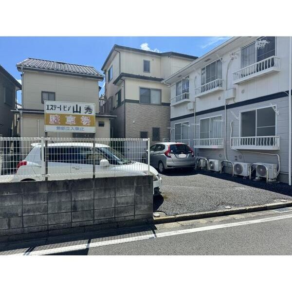 エステートピア山秀 駐車場