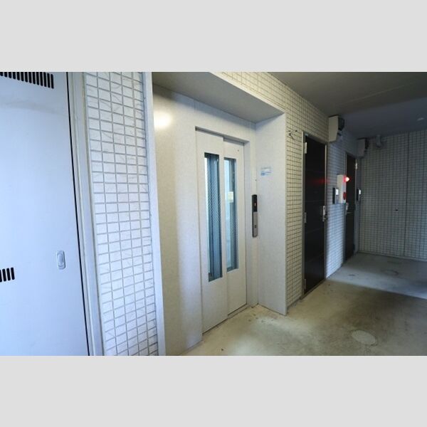 メゾン・ド・オーク306号室 エレベーター