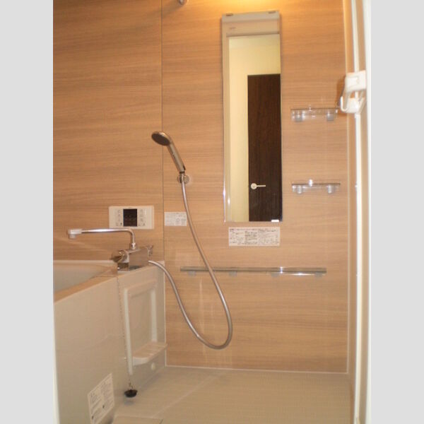 ヴィルヌーヴ　B棟205号室 浴室