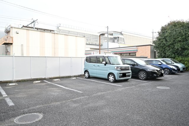 ヴァンシャルマンＯＺ3階 駐車場