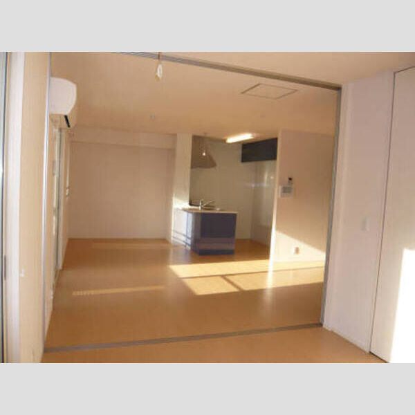 パラディーゾ301号室 居室全景②