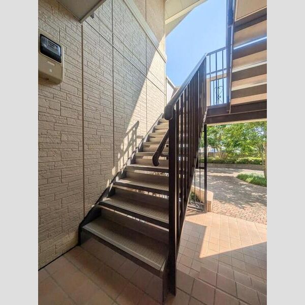 エバーグリーンガーデン　C202号室 エントランス