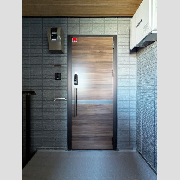 D-ROOM PREMIUM 多磨霊園駅 玄関ドア