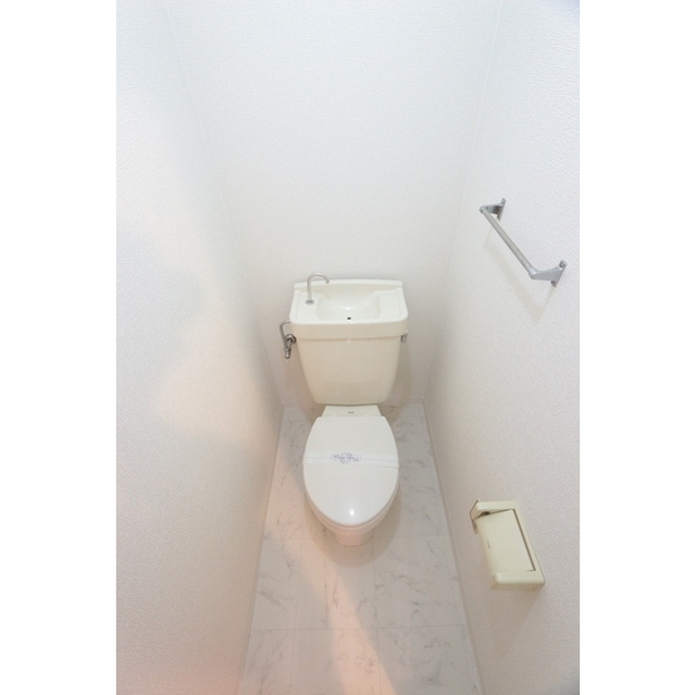 レジデンスM奥津203号室 同建物別部屋の参考画像