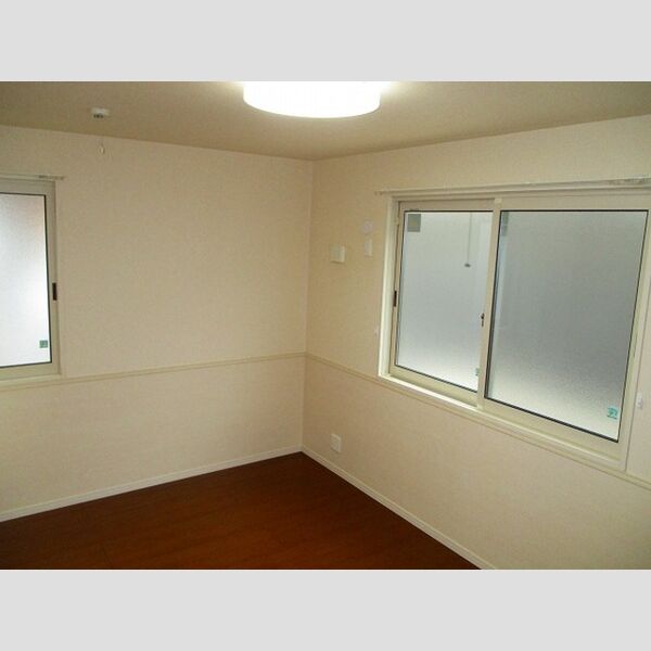 ルミエールE102号室 居室