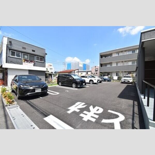 アベニール 駐車場