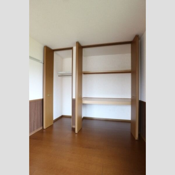 アルファタウン天王台 洋室7.5帖　収納