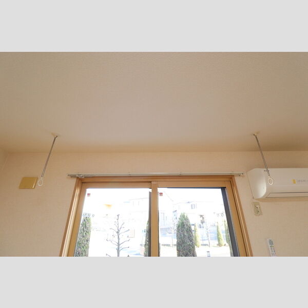 バニュルス　Ⅰ・Ⅱ・ⅢⅠ102号室 室内物干し