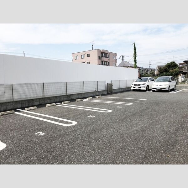 プレジール 駐車場