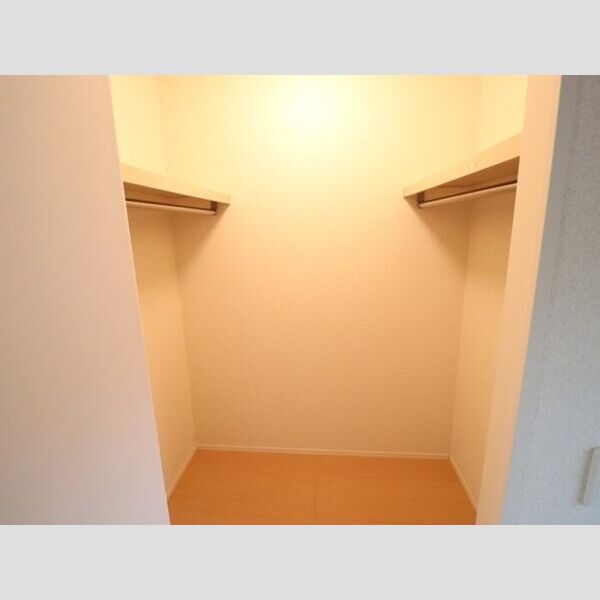 リトルアイランドⅢ202号室 ウォークインクローゼット