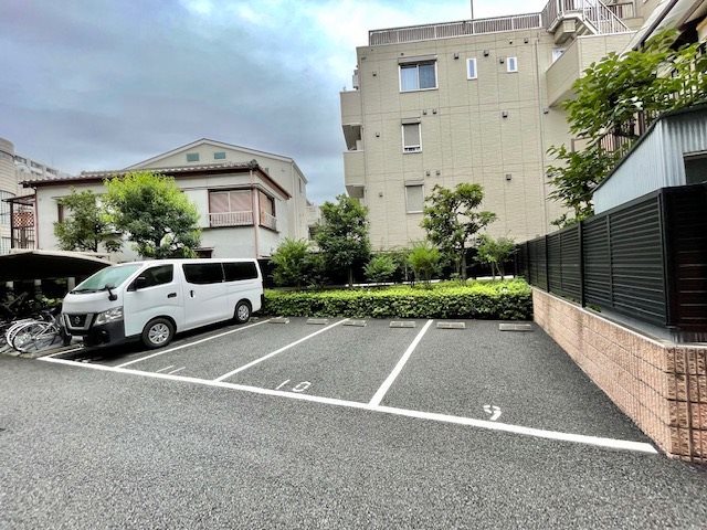 レジディア池袋4階 駐車場