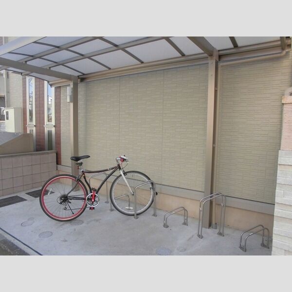 ロワゾ　ブルー 駐輪場