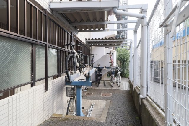 新中野スカイレジテル1階 駐輪場