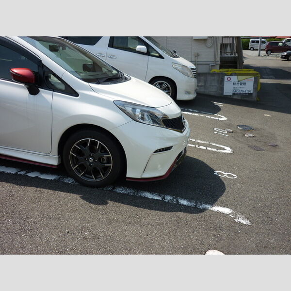 トレゾールⅡ 駐車場