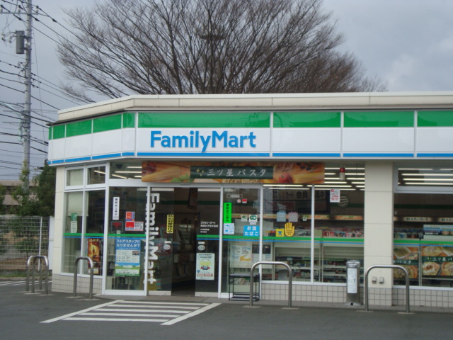 ニュークラリス ファミリーマート実践女子短大前店まで334ｍ