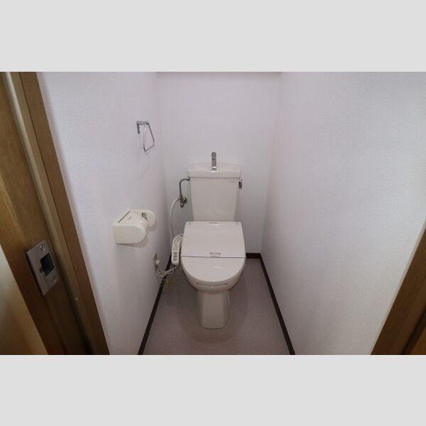 メゾン・フラワーヒル103号室 トイレ　温水洗浄暖房便座