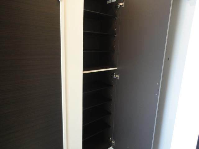 ソレイユ東大和 下駄箱