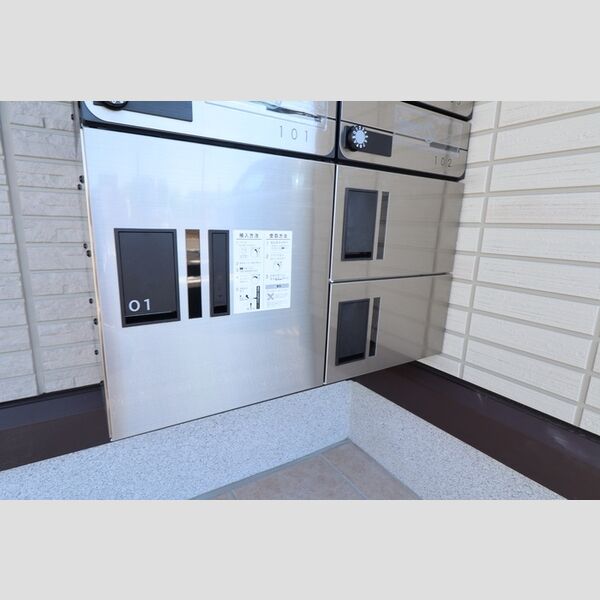 アヴァンス八潮A 宅配ボックス