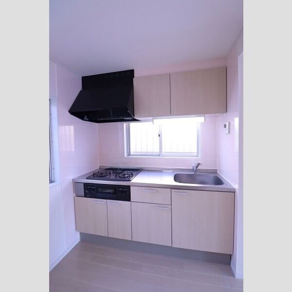 第2上原ハイツ101号室 三口ガスコンログリル付システムキッチン