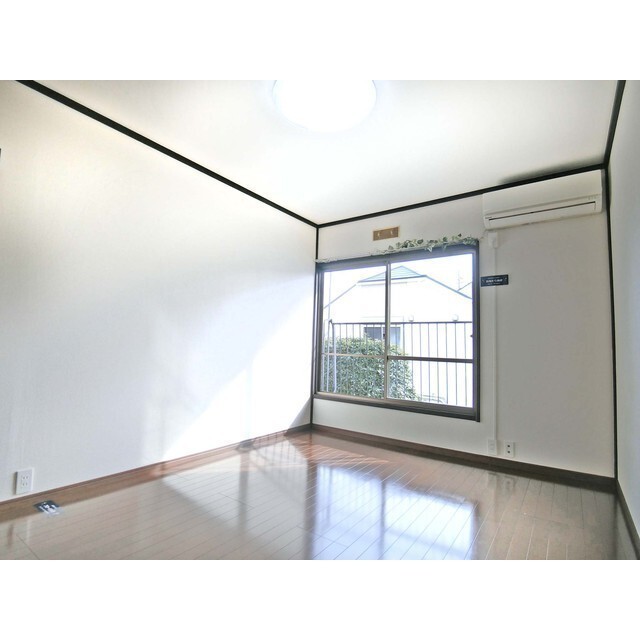 テラスハウス用賀A号室 南側洋室・日当たり良好