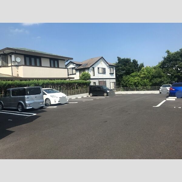 CEREZO・M 駐車場