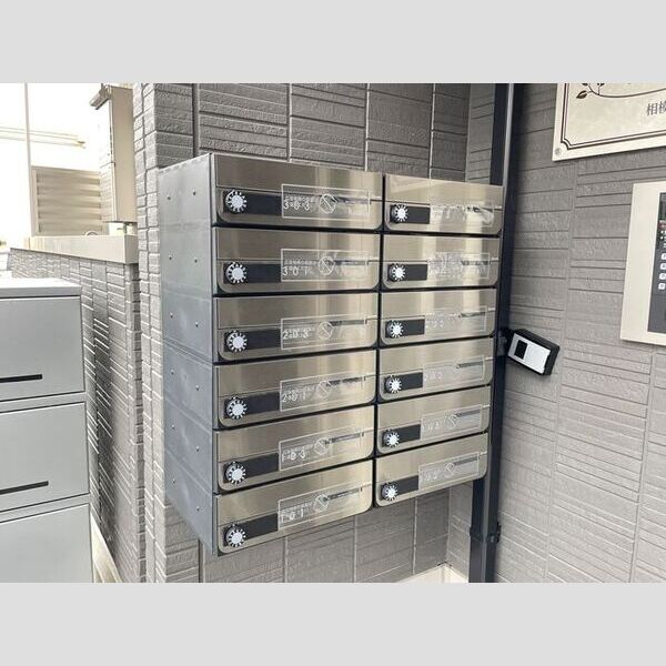 エバーガーデン305号室 集合ポスト