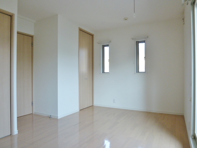 ランベリー津田0202号室 お部屋に２つの収納。お荷物が多い方にお薦め