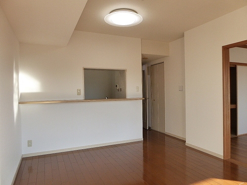 ライオンズタワー片瀬江ノ島 リビングダイニング　※2023年1月撮影