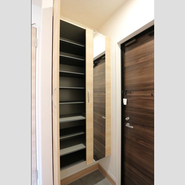 センシーロ柏の葉102号室 シューズボックス