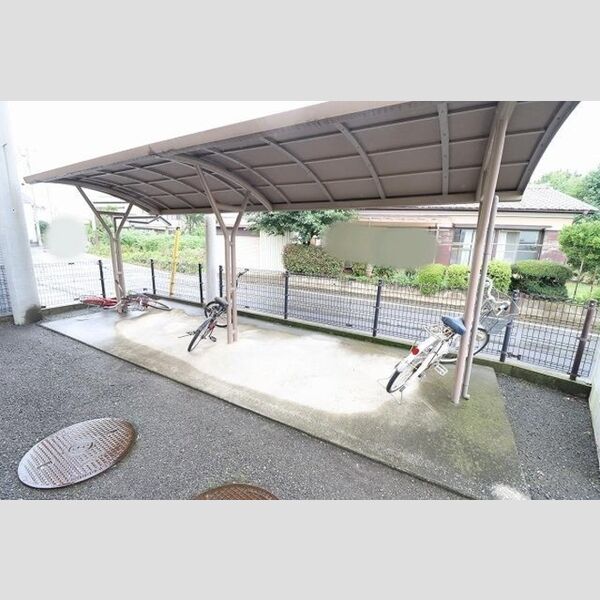 フライハイツラオム207号室 駐輪場