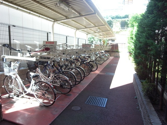 パレステュディオ飯田橋4階 駐輪場