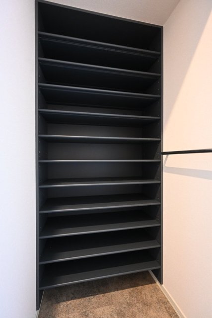 プラータ1階 靴入