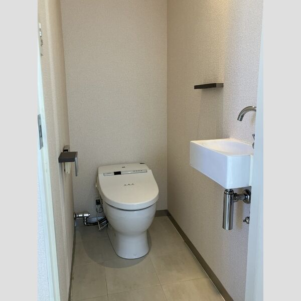 SUCCEED GARDEN　E トイレは各フロアに1か所ずつあります