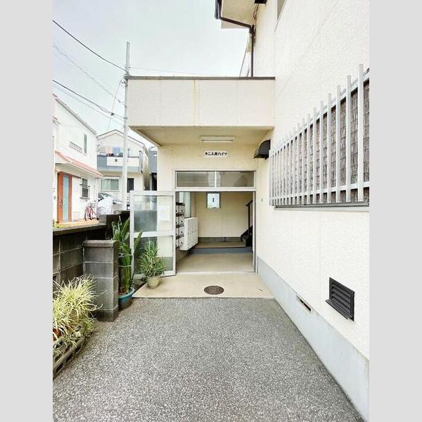 第2上原ハイツ101号室 エントランス