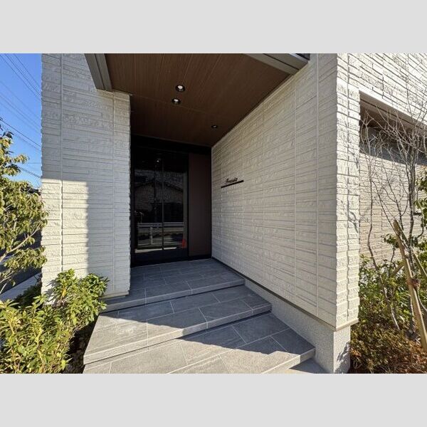 フレジア101号室 エントランスもおしゃれ♪