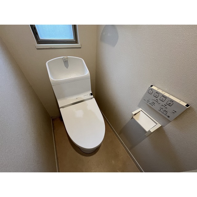 柿の木坂１丁目戸建A号室 トイレ各階・温水洗浄便座
